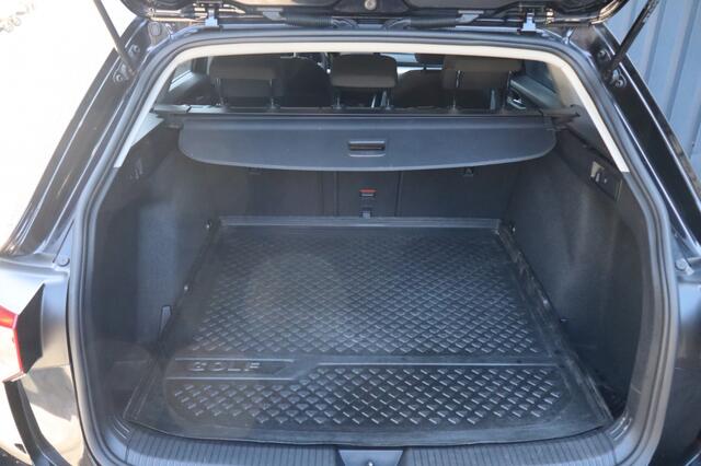 Volkswagen GOLF 1.0 eTSI | Geen import | Navi | Camera | Massage