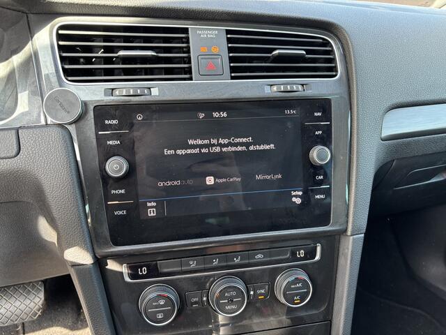 Volkswagen GOLF 1.0 TSI Comfortline Business AUTOMAAT / NAVI / CLIMA / PDC / BLUETOOTH / CRUISE / CARPLAY / NL-AUTO