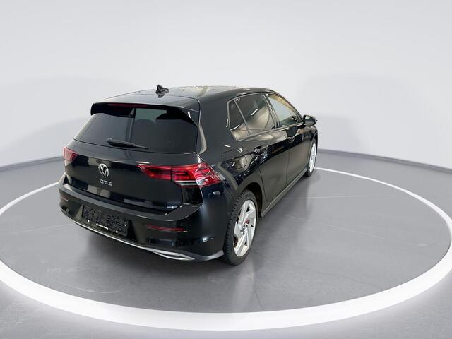 Volkswagen GOLF 1.4 245pk DSG eHybrid GTE · Apple/Android Car Play · Navi · Keyless · Dodehoek · P-Sensoren · 17'' Inch ·