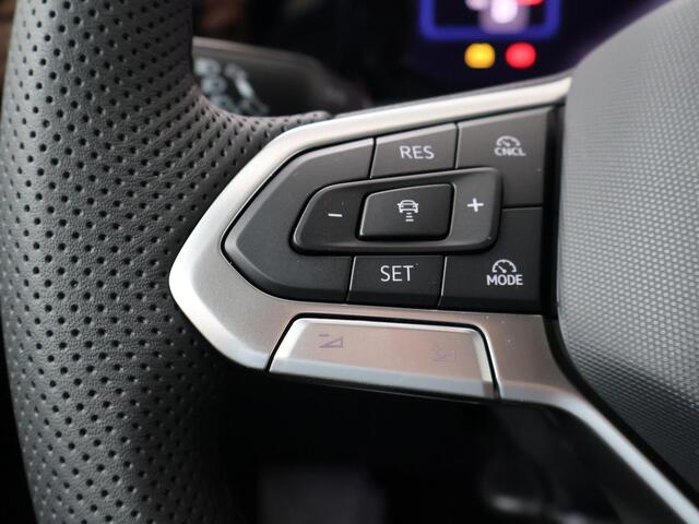 Volkswagen GOLF 8 R-Line-Edition 1.5 eTSI 85 kW / 116 pk Hatchback 7 versn. DSG | LED Matrix | Assistance Plus |