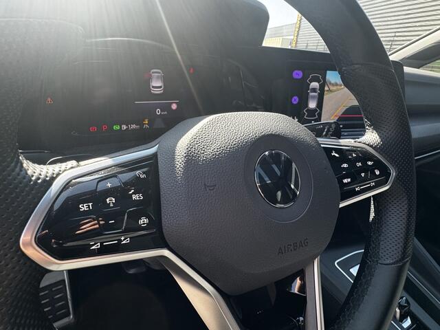 Volkswagen GOLF 1.5 eTSI R-Line Bns+ Pano