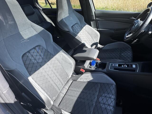 Volkswagen GOLF 1.5 eTSI R-Line Bns+ Pano