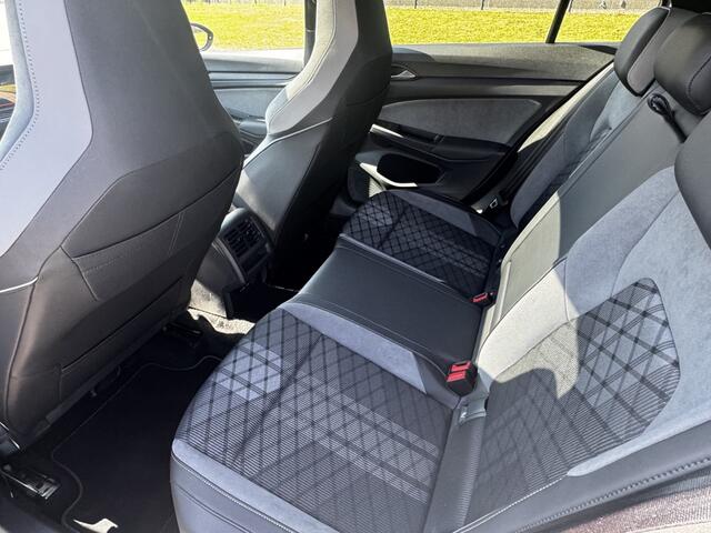 Volkswagen GOLF 1.5 eTSI R-Line Bns+ Pano