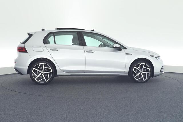 Volkswagen GOLF 1.5 eTSI 150pk DSG 1st Edition Stoelverwarming Panoramadak Virtual Cockpit Massage Navigatie