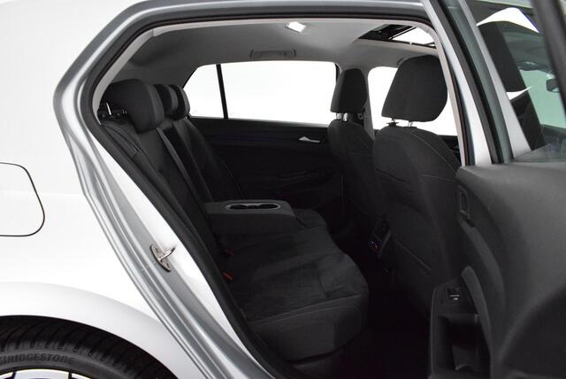Volkswagen GOLF 1.5 eTSI 150pk DSG 1st Edition Stoelverwarming Panoramadak Virtual Cockpit Massage Navigatie