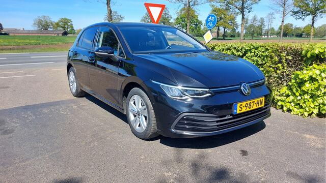Volkswagen GOLF 1.0 eTSI Life Business CLIMA/LED/NAVI BJ 2022