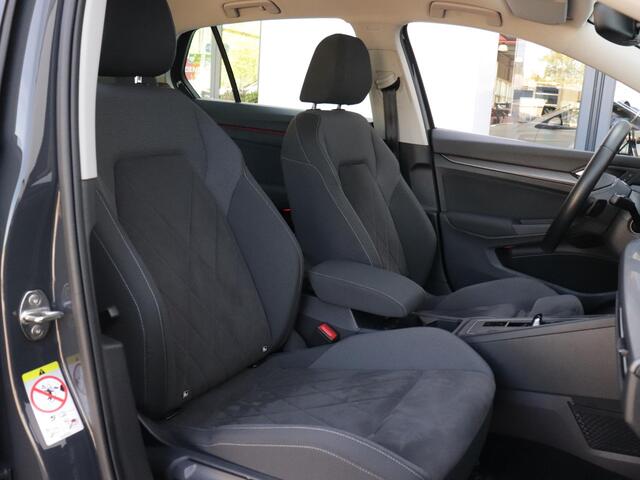 Volkswagen GOLF 1.4 eHybrid Style | Elektrisch verstalbare stoelen | Stoel & Stuurverwarming |