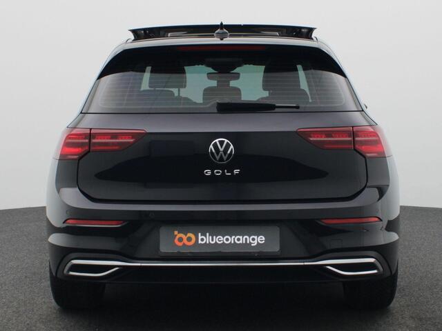 Volkswagen GOLF 1.5 eTSI First Edition 150PK DSG matrix led, adaptive cruise, panoramadak, stoelverwarming voor & achter, stuurwielverwarming, elek. verstelbare voorstoel met massagefunctie, 17" lichtmetaal