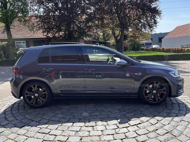 Volkswagen GOLF 2.0 TSI GTI | PanoDak | CarPlay | Keyless | BlindSpot