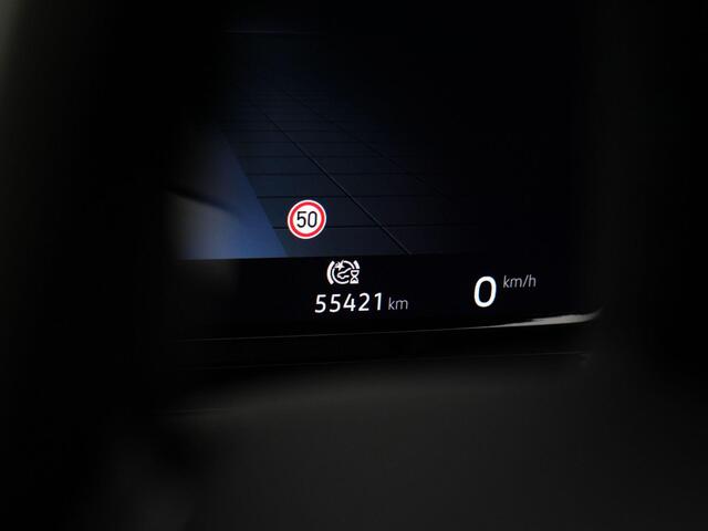 Volkswagen GOLF Variant 1.0 eTSI 110 pk DSG Life Business | Trekhaak | Geheugen-/massagestoel | Stuur-/stoelverwarming | Achteruitrijcamera