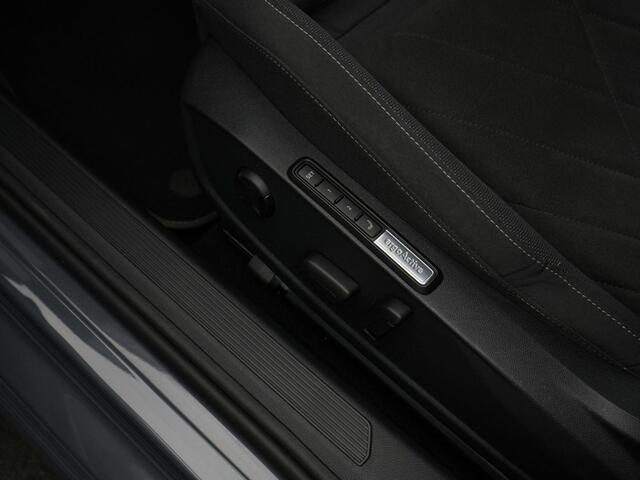 Volkswagen GOLF Variant 1.0 eTSI 110 pk DSG Life Business | Trekhaak | Geheugen-/massagestoel | Stuur-/stoelverwarming | Achteruitrijcamera