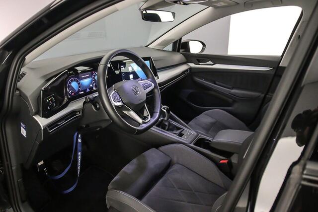 Volkswagen GOLF Variant Life Business 1.5 TSI 130pk Adaptive cruise control, Navigatie, Parkeersensoren, Stuurwiel verwarmd, App connect, LED verlichting, Stoelverwarming, DAB, Radio, Bluetooth