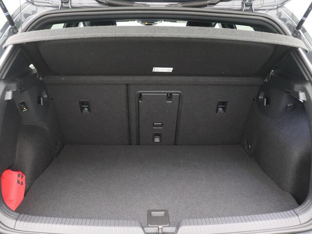 Volkswagen GOLF 1.4 eHybrid GTE 245PK DSG Adaptieve Cruise Controle, Achteruitrijcamera, Side Assist, Keyless, Matrix-LED Verlichting, Navi, Stoel-Stuurverwarming, Trekhaak, 17" LM Velgen