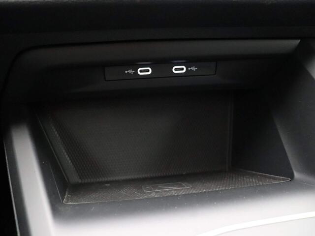 Volkswagen GOLF Variant 1.5 eTSI Life Business | 1400kg Trekvermogen | Stuur en Stoelverwarming | Getint Glas | Trekhaak Wegklapbaar |
