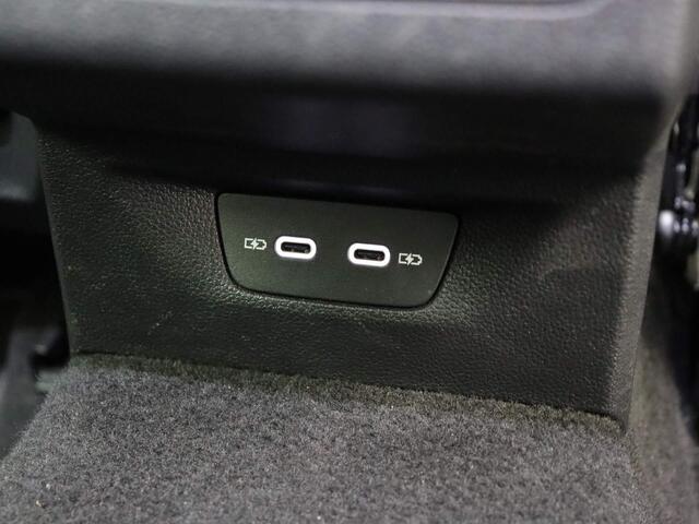 Volkswagen GOLF Variant 1.5 eTSI Life Business | 1400kg Trekvermogen | Stuur en Stoelverwarming | Getint Glas | Trekhaak Wegklapbaar |