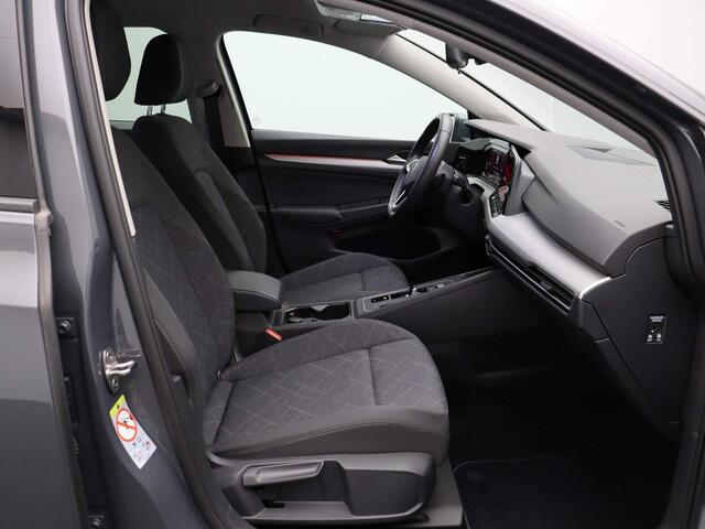 Volkswagen GOLF Variant 1.5 eTSI Life Business | 1400kg Trekvermogen | Stuur en Stoelverwarming | Getint Glas | Trekhaak Wegklapbaar |