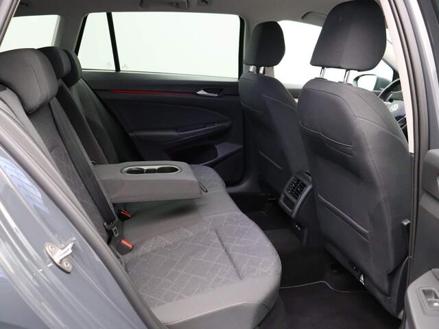 Volkswagen GOLF Variant 1.5 eTSI Life Business | 1400kg Trekvermogen | Stuur en Stoelverwarming | Getint Glas | Trekhaak Wegklapbaar |