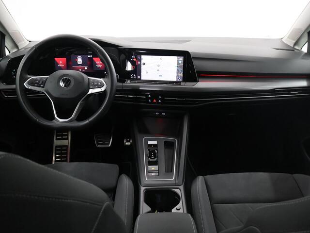 Volkswagen GOLF 1.5 eTSI Style | Trekhaak | Panoramadak | Matrix led | Navigatie | Stoelverwarming | Keyless Go | Parkeersensoren |