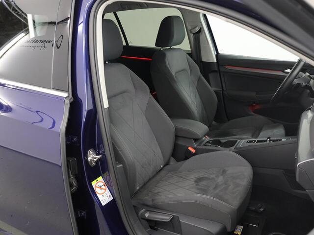 Volkswagen GOLF 1.5 eTSI Style | Trekhaak | Panoramadak | Matrix led | Navigatie | Stoelverwarming | Keyless Go | Parkeersensoren |
