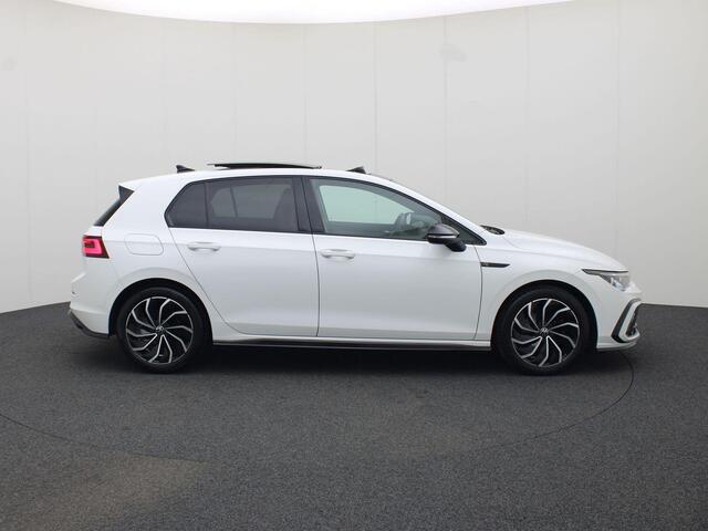 Volkswagen GOLF 1.5TSI/130PK R Line Blackstyle · Panoramadak · Navigatie · Camera + Parkeersensoren