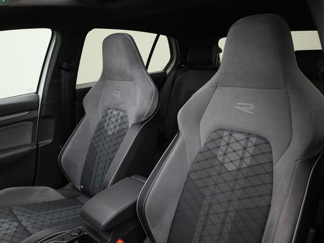 Volkswagen GOLF 1.5TSI/130PK R Line Blackstyle · Panoramadak · Navigatie · Camera + Parkeersensoren