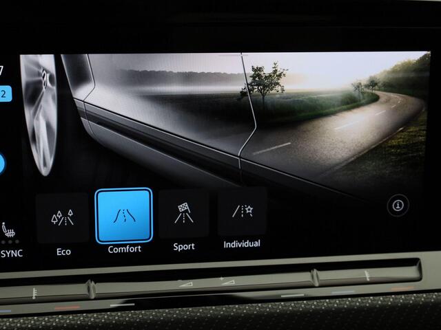 Volkswagen GOLF 1.5TSI/130PK R Line Blackstyle · Panoramadak · Navigatie · Camera + Parkeersensoren