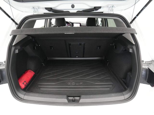 Volkswagen GOLF 1.0 TSI 110pk Life Business Navigatie Memory Stoelverwarming Acc 99