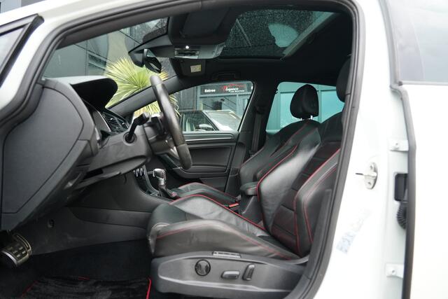 Volkswagen GOLF 2.0 TSI GTI Performance 245pk Panoramadak/Stoelverwarming/Camera
