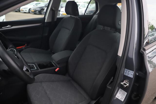 Volkswagen GOLF 1.0 eTSI Life Automaat Virtual Sfeerverlichting Navigatie Clima Adaptive Cruise