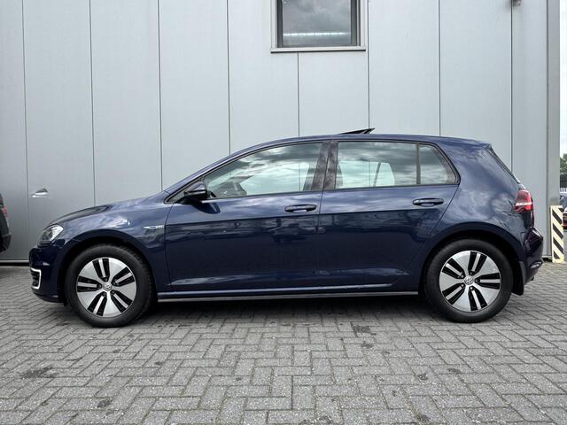 Volkswagen GOLF 1.4 TSI GTE / Navigatie / 1.500 Trekgewicht / 204 PK / stoelverwarming/ Trekhaak/ Pakeersensoren voor en achter