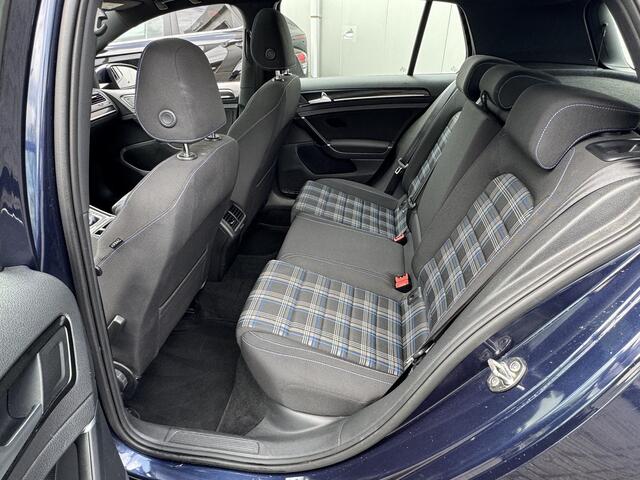 Volkswagen GOLF 1.4 TSI GTE / Navigatie / 1.500 Trekgewicht / 204 PK / stoelverwarming/ Trekhaak/ Pakeersensoren voor en achter