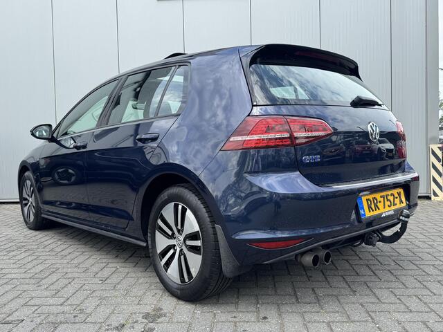 Volkswagen GOLF 1.4 TSI GTE / Navigatie / 1.500 Trekgewicht / 204 PK / stoelverwarming/ Trekhaak/ Pakeersensoren voor en achter