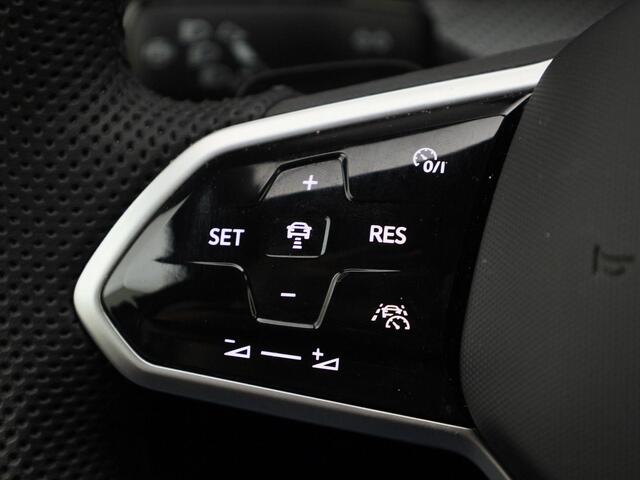 Volkswagen GOLF 1.5eTSI/150PK R-Line Blackstyle DSG · Panoramadak · Navigatie · Camera + Parkeersensoren · Garantie tot juni 2026