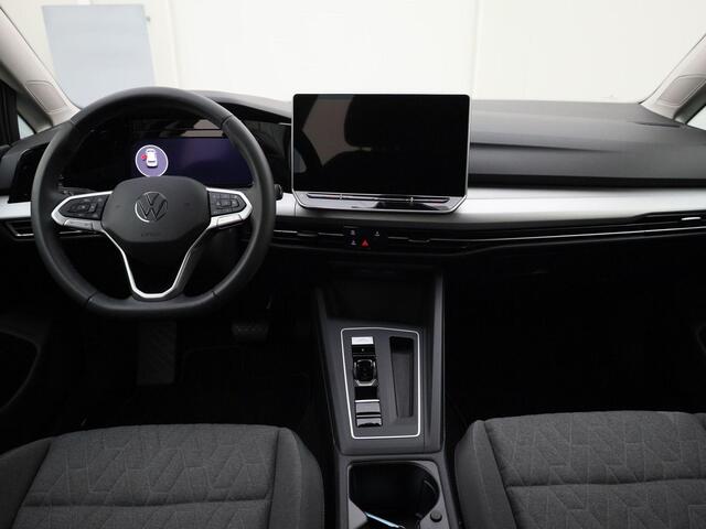 Volkswagen GOLF 1.5eTSI/116PK Life Edition DSG · Navigatie · Parkeersensoren · Stoel-& stuurverwarming · Garantie tot juli 2026