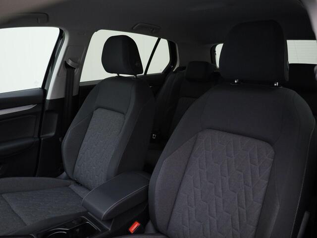 Volkswagen GOLF 1.5eTSI/116PK Life Edition DSG · Navigatie · Parkeersensoren · Stoel-& stuurverwarming · Garantie tot juli 2026