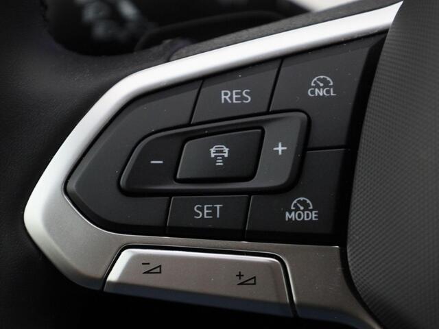 Volkswagen GOLF 1.5eTSI/116PK Life Edition DSG · Navigatie · Parkeersensoren · Stoel-& stuurverwarming · Garantie tot juli 2026