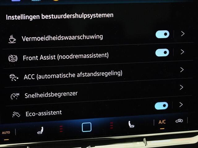Volkswagen GOLF 1.5eTSI/116PK Life Edition DSG · Navigatie · Parkeersensoren · Stoel-& stuurverwarming · Garantie tot juli 2026