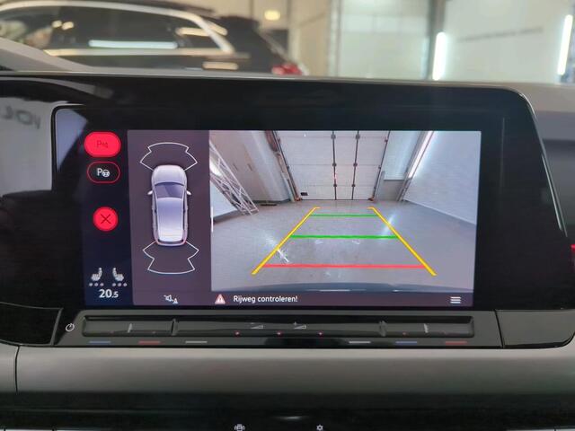 Volkswagen GOLF 1.0 TSI Life Business /Metallic/ Digitale Cockpit/ / Led/ Keyless Start/ Style Int. / Mem. stoel/ Camera/ Clima/ Navi/ Parkeersensoren/ 16 lmv
