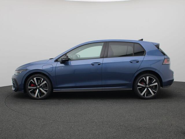 Volkswagen GOLF 1.5 eHybrid GTE 272PK DSG Blackstyle, 18" lichtmetalen vlgen, Side Assist, Achteruitrijcamera, Stoel-Stuurverwarming, Navi via Apple Carplay/Android Auto, Matrix-LED verlichting, Trekhaak