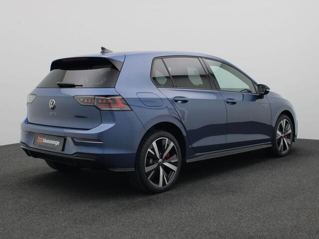 Volkswagen GOLF 1.5 eHybrid GTE 272PK DSG Blackstyle, 18" lichtmetalen vlgen, Side Assist, Achteruitrijcamera, Stoel-Stuurverwarming, Navi via Apple Carplay/Android Auto, Matrix-LED verlichting, Trekhaak