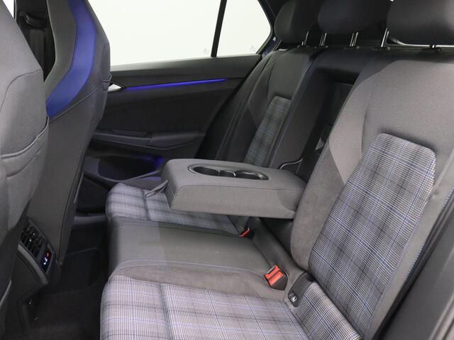 Volkswagen GOLF 1.5 eHybrid GTE 272PK DSG Blackstyle, 18" lichtmetalen vlgen, Side Assist, Achteruitrijcamera, Stoel-Stuurverwarming, Navi via Apple Carplay/Android Auto, Matrix-LED verlichting, Trekhaak