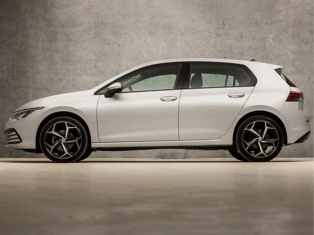 Volkswagen GOLF 1.0 TSI Sport (APPLE CARPLAY, VIRTUAL COCKPIT, GROOT NAVI, KEYLESS, SFEERVERLICHTING, SPORTSTOELEN, STOELVERWARMING, LED KOPLAMPEN, LANE ASSIST, NIEUWSTAAT)