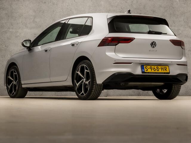 Volkswagen GOLF 1.0 TSI Sport (APPLE CARPLAY, VIRTUAL COCKPIT, GROOT NAVI, KEYLESS, SFEERVERLICHTING, SPORTSTOELEN, STOELVERWARMING, LED KOPLAMPEN, LANE ASSIST, NIEUWSTAAT)