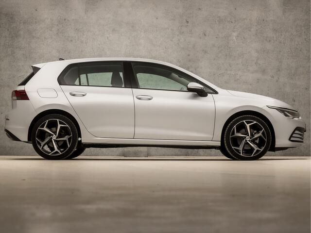 Volkswagen GOLF 1.0 TSI Sport (APPLE CARPLAY, VIRTUAL COCKPIT, GROOT NAVI, KEYLESS, SFEERVERLICHTING, SPORTSTOELEN, STOELVERWARMING, LED KOPLAMPEN, LANE ASSIST, NIEUWSTAAT)