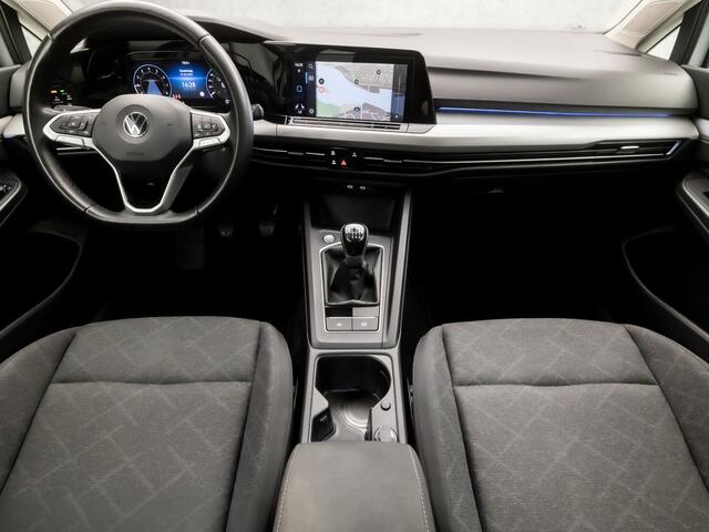 Volkswagen GOLF 1.0 TSI Sport (APPLE CARPLAY, VIRTUAL COCKPIT, GROOT NAVI, KEYLESS, SFEERVERLICHTING, SPORTSTOELEN, STOELVERWARMING, LED KOPLAMPEN, LANE ASSIST, NIEUWSTAAT)