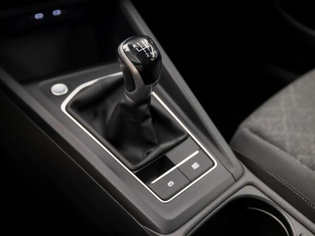 Volkswagen GOLF 1.0 TSI Sport (APPLE CARPLAY, VIRTUAL COCKPIT, GROOT NAVI, KEYLESS, SFEERVERLICHTING, SPORTSTOELEN, STOELVERWARMING, LED KOPLAMPEN, LANE ASSIST, NIEUWSTAAT)