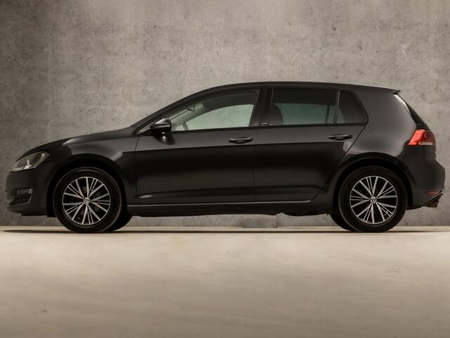 Volkswagen GOLF 1.2 TSI Business Edition (SCHERM, CLIMATE, ADAPTIVE CRUISE, LEDER/ALCANTARA, SPORTSTOELEN, PARKEERSENSOREN, GETINT GLAS, LM VELGEN, NIEUWE APK, BLUETOOTH, NIEUWSTAAT)
