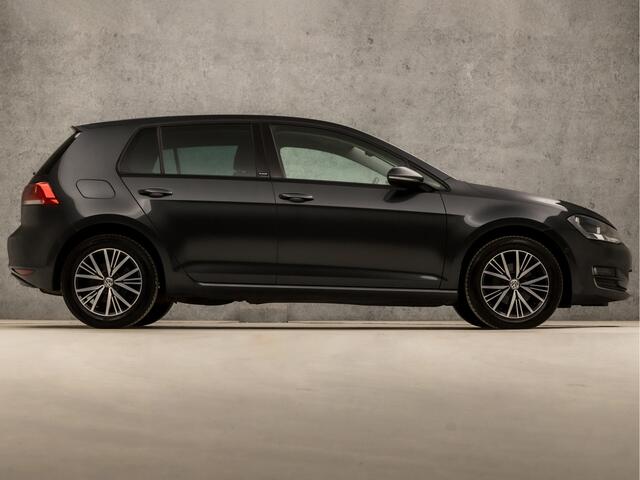 Volkswagen GOLF 1.2 TSI Business Edition (SCHERM, CLIMATE, ADAPTIVE CRUISE, LEDER/ALCANTARA, SPORTSTOELEN, PARKEERSENSOREN, GETINT GLAS, LM VELGEN, NIEUWE APK, BLUETOOTH, NIEUWSTAAT)