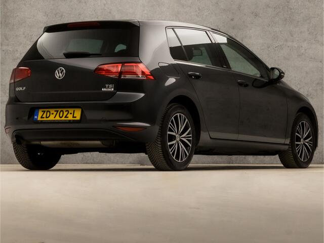 Volkswagen GOLF 1.2 TSI Business Edition (SCHERM, CLIMATE, ADAPTIVE CRUISE, LEDER/ALCANTARA, SPORTSTOELEN, PARKEERSENSOREN, GETINT GLAS, LM VELGEN, NIEUWE APK, BLUETOOTH, NIEUWSTAAT)