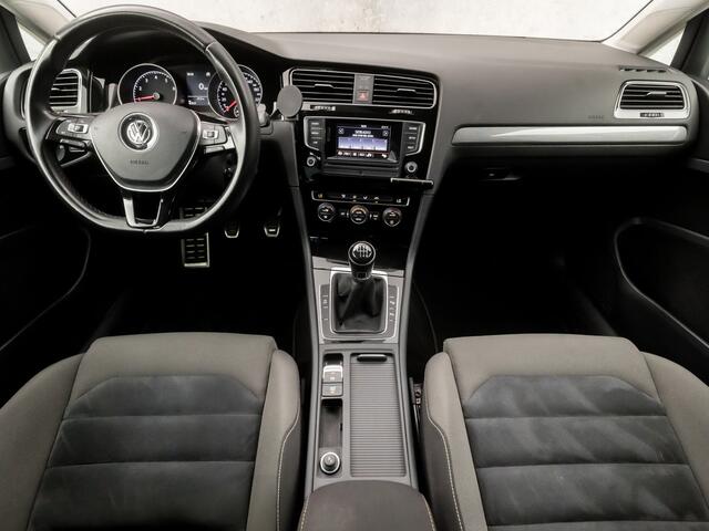 Volkswagen GOLF 1.2 TSI Business Edition (SCHERM, CLIMATE, ADAPTIVE CRUISE, LEDER/ALCANTARA, SPORTSTOELEN, PARKEERSENSOREN, GETINT GLAS, LM VELGEN, NIEUWE APK, BLUETOOTH, NIEUWSTAAT)